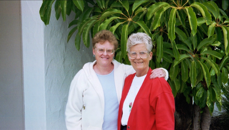 ../Images/Diana & Gloria in CA.jpg